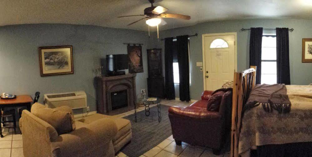 Chantilly Lace Country Inn Johnson City Esterno foto